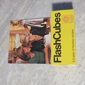 Flash cubes 3 cubes for standard flash cube camaras